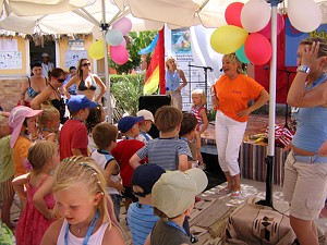 Karin, die Kinder, die
Baddis und einige Mütter. Natürlich super Stimmung.